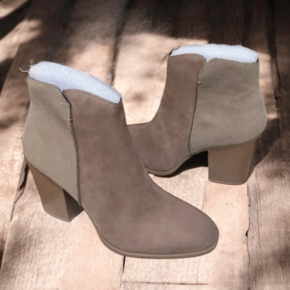 NWT Sun + Stone Women’s Gracey Faux Suede Booties - Picture 2 of 12